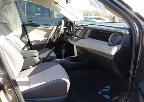 2015 Toyota Rav4 Xle z USA, uszkodzony, nr VIN JTMWFREV1FJ038695